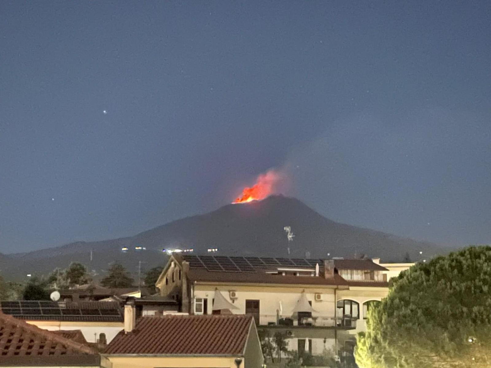 La Dama Dell'Etna Bed & Breakfast Nicolosi Bagian luar foto